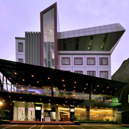 Oak Tree Urban Hotel Джакарта Экстерьер фото