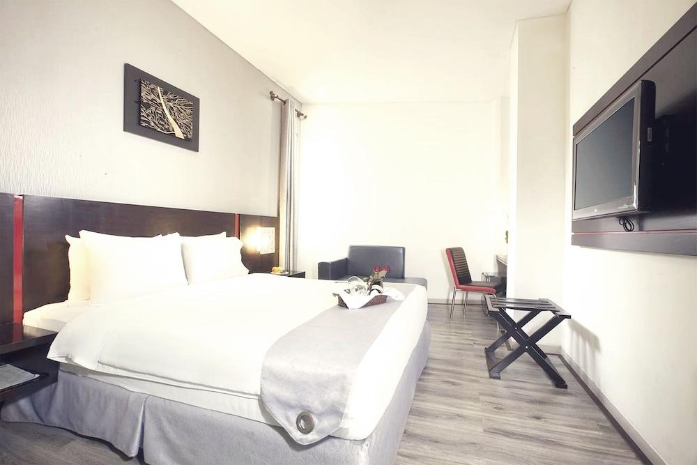 Oak Tree Urban Hotel Джакарта Экстерьер фото