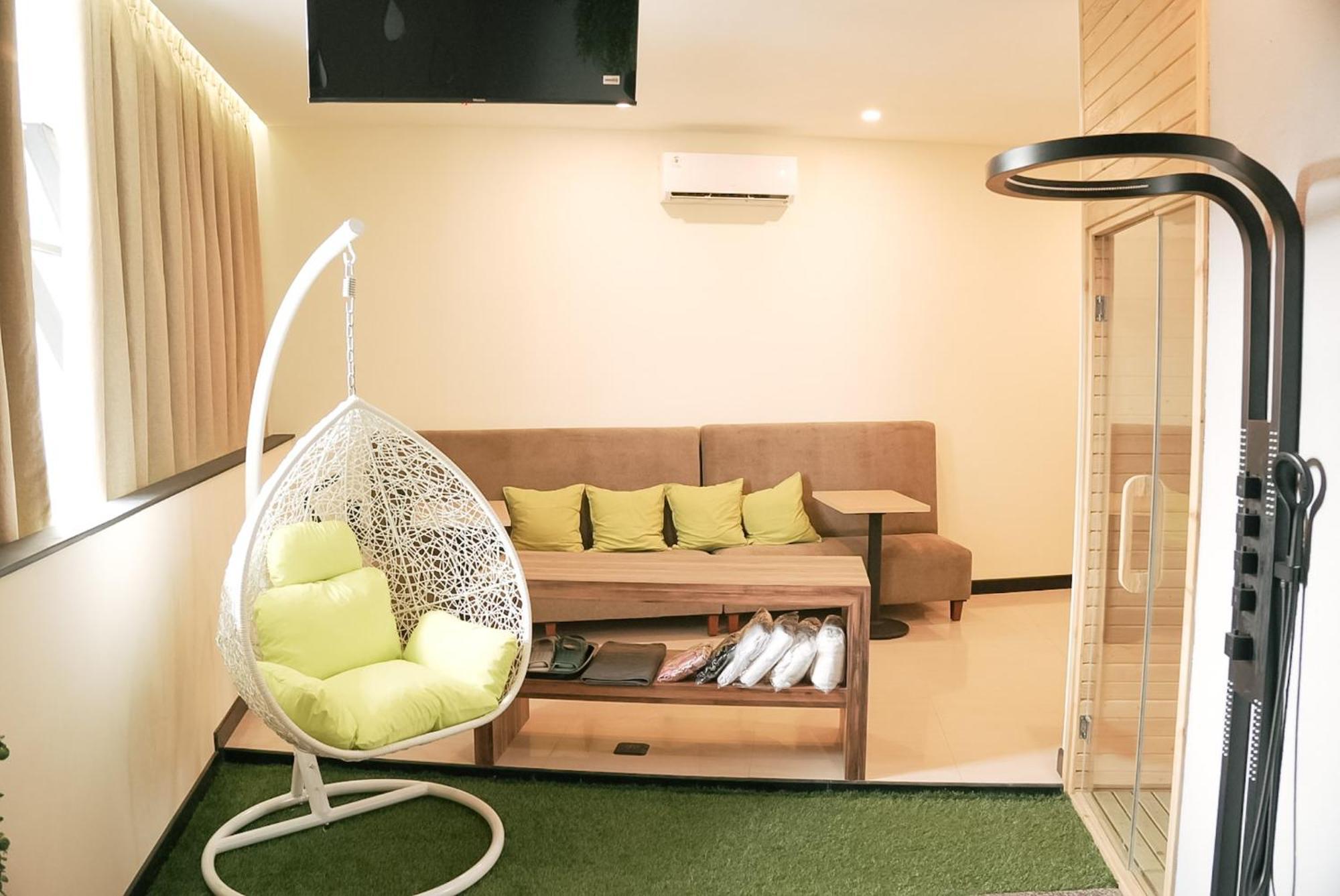 Oak Tree Urban Hotel Джакарта Экстерьер фото