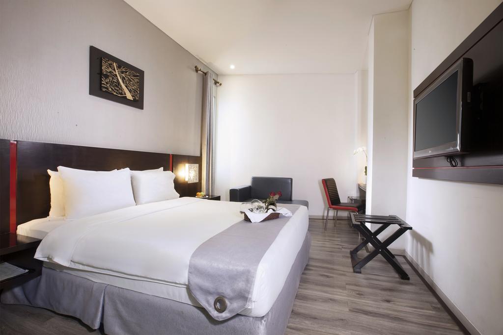 Oak Tree Urban Hotel Джакарта Экстерьер фото