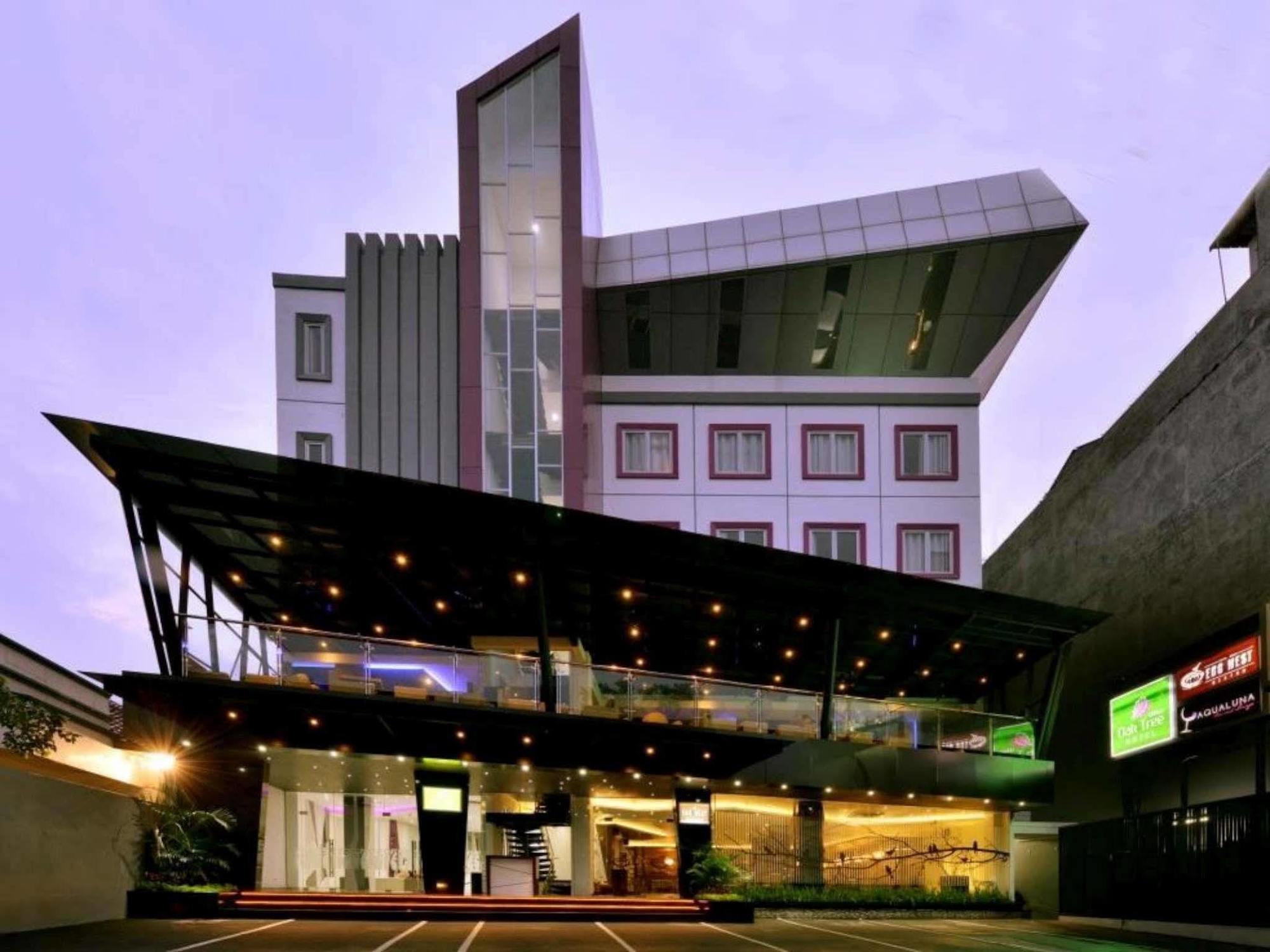 Oak Tree Urban Hotel Джакарта Экстерьер фото